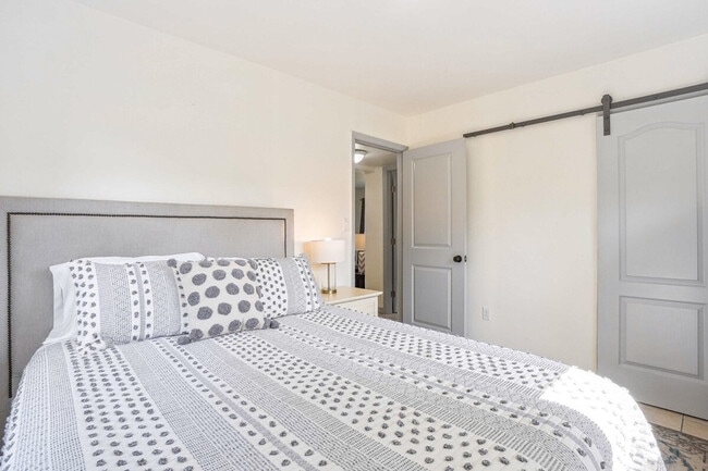 Building Photo - 662 Callahan St