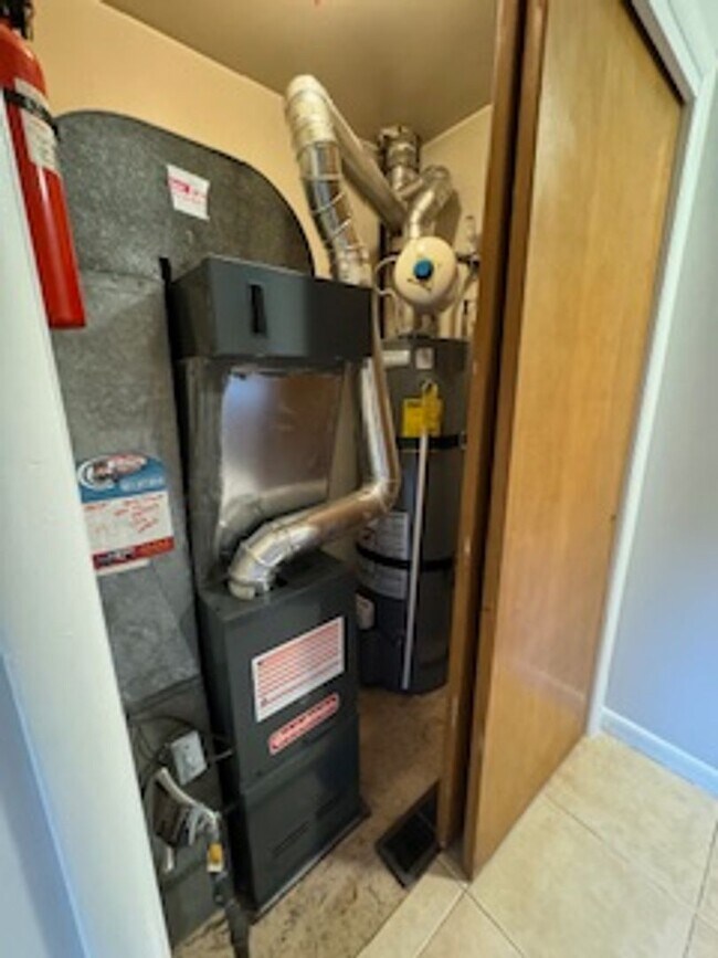 Building Photo - GORGEOUS Avenues Home!!!