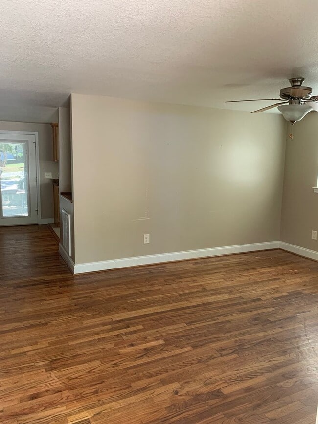 Building Photo - Charming Cottage in Gainesville