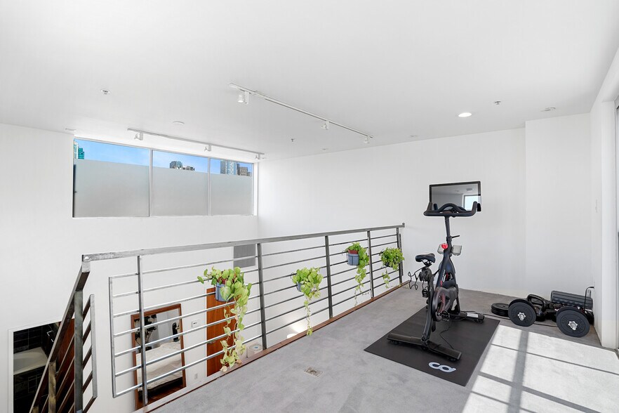 Master Bedroom Loft - 712 Bryant St