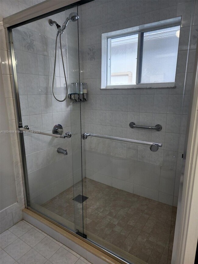 Building Photo - 986 NW 136th Ct