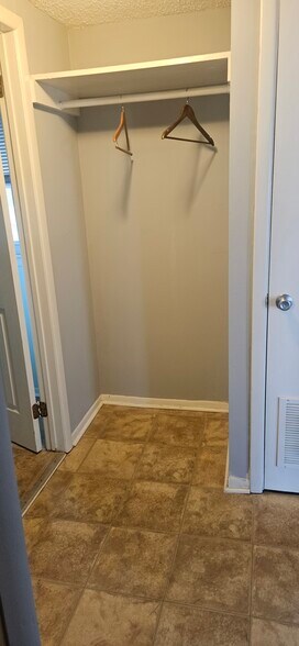 Building Photo - 225 Bay Ave