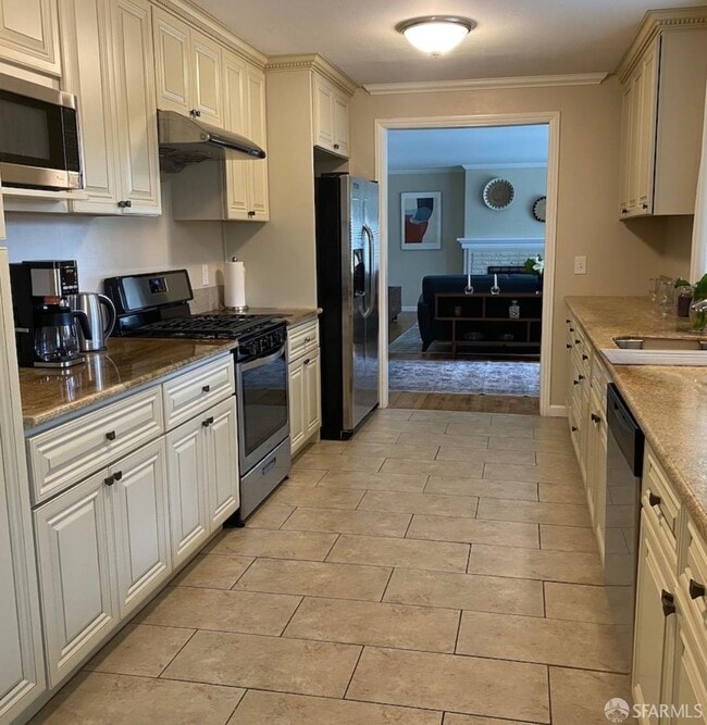 Building Photo - 4052 Costado Rd