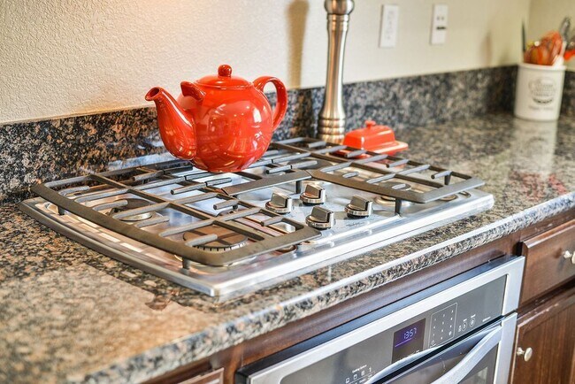 Building Photo - UPDATED LARGE 1600 sq/ft 3BR/3.5BA Central Mtn View Townhome AVAILABLE NOW