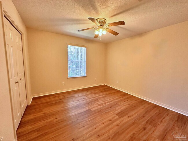 Building Photo - 1432 Roebling Tr