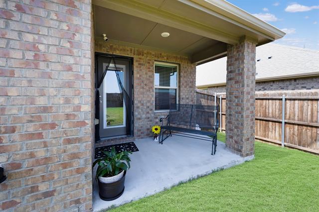 Building Photo - 627 Willow View Way