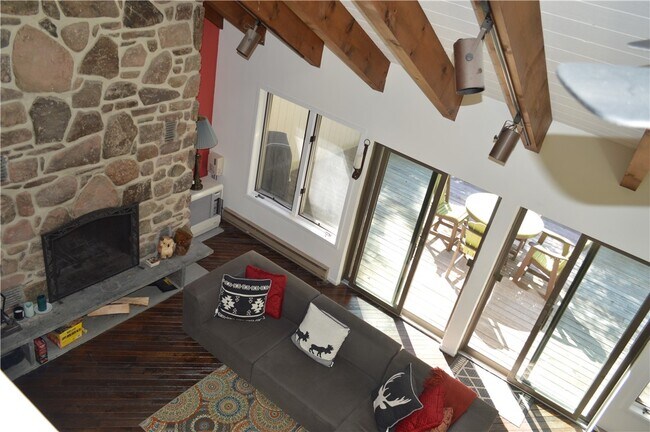 Building Photo - 132 Pines Dr