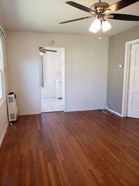 Building Photo - Recently Reduced!*Holiday Move In Special!!*Vintage duplex near La Mesa Village + basement storage!