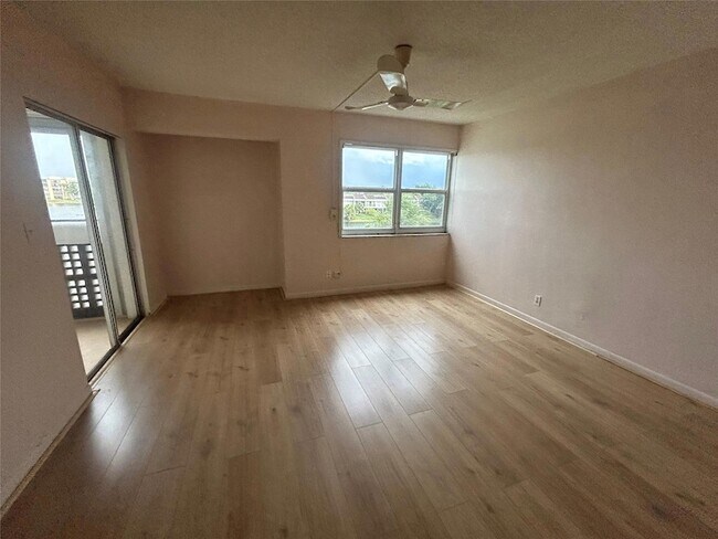 Building Photo - 3301 Spanish Moss Terrace