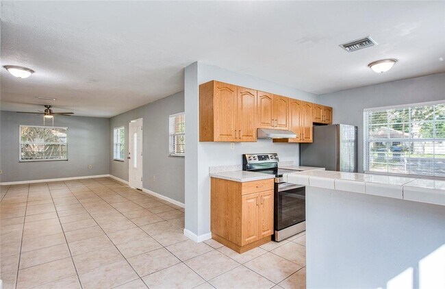Building Photo - 6704 Interbay Blvd