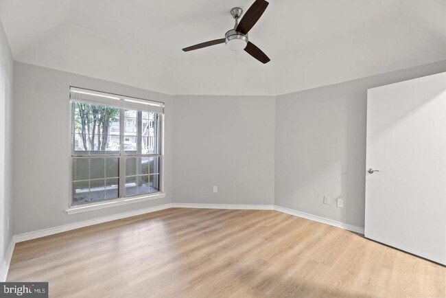 Building Photo - 3909 Penderview Dr