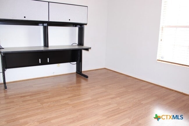 Building Photo - 501 Courtney Ln