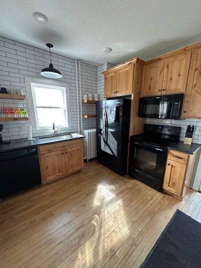 Building Photo - 4 Bed, 2 Bath Single Family Home - Crosby