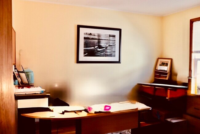 Building Photo - 10 Cushing St