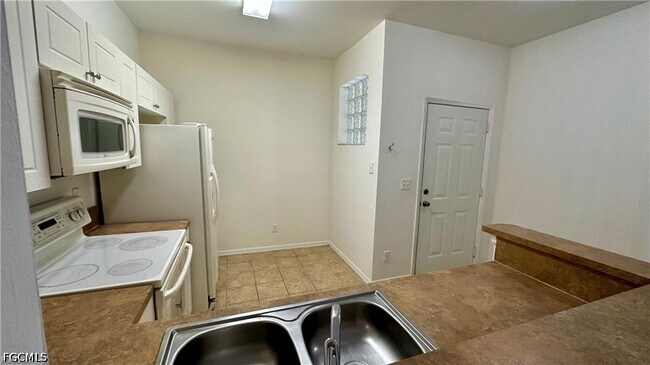 Building Photo - 4299 Bellasol Cir