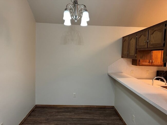 Building Photo - 3 bed in Moore schools new paint, ready fo...