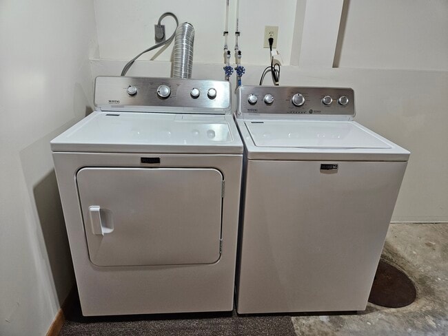 Building Photo - 216 Union St NE