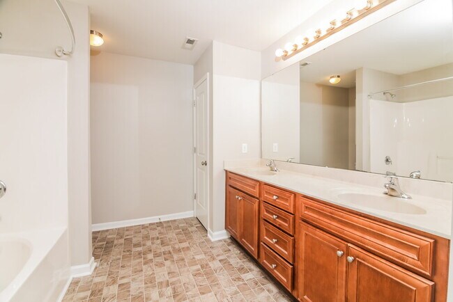 Building Photo - 2405 King Malcolm Ln