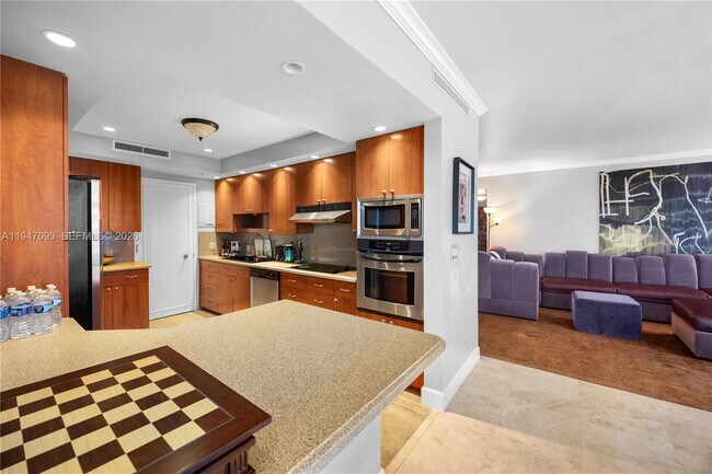 Building Photo - 5055 Collins Ave