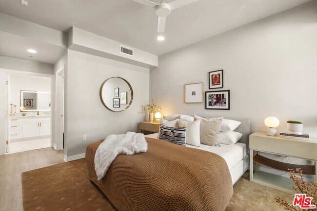 Building Photo - 7428 Santa Monica Blvd