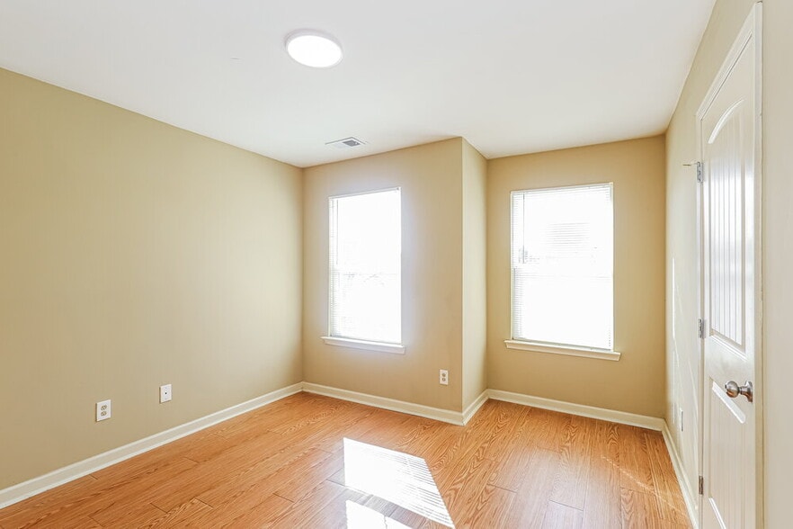 Building Photo - 498 Highland Falls Dr