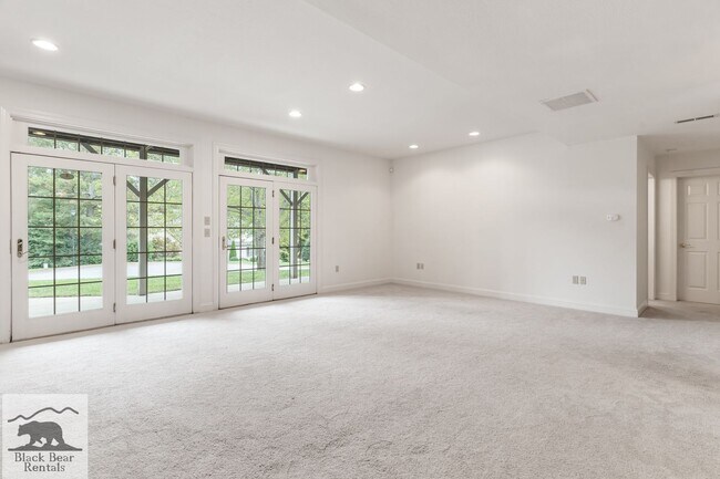 Building Photo - South AVL - Grand Residence in The Cotswol...