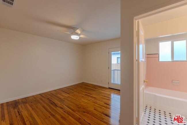 Building Photo - 302 N Maple St