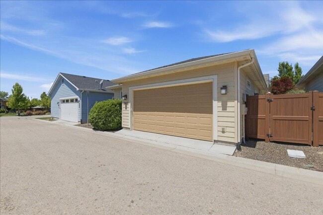 Building Photo - Single Story-3 Bedroom 2 Bathroom Home in a 55+ Community