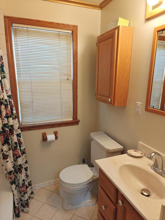 Building Photo - 1409 Royal Ave