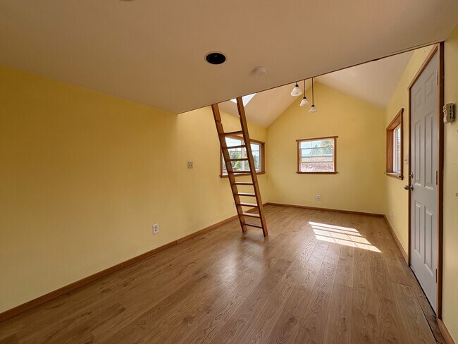 Building Photo - 3230 Onyx St