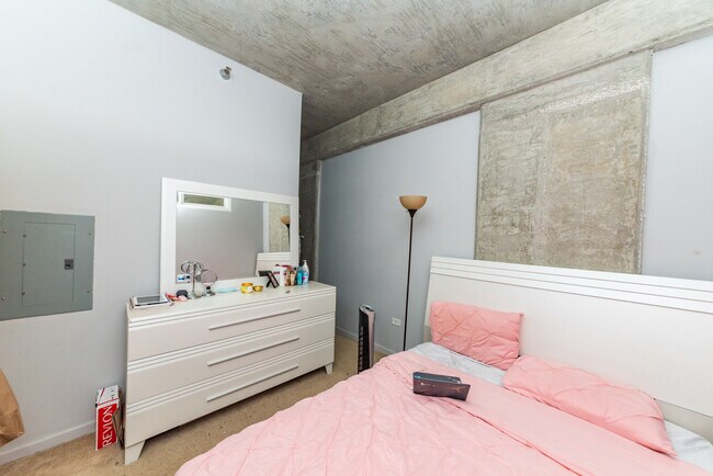 Building Photo - 1620 S Michigan Ave