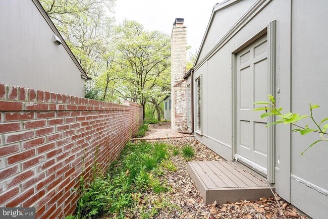 Building Photo - 9120 Levelle Dr
