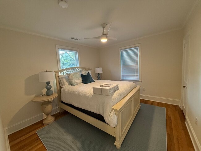 Building Photo - Full Renovated Cottage in Byrnes Downes