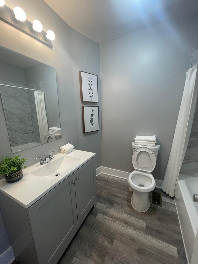 Building Photo - 645 Dumbarton Ave