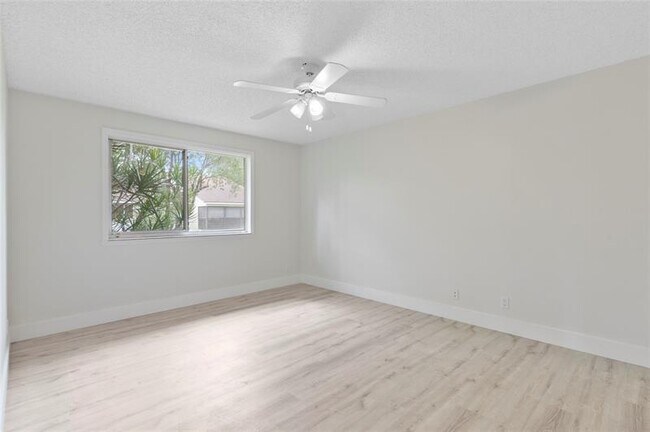 Building Photo - 610 Gardens Dr