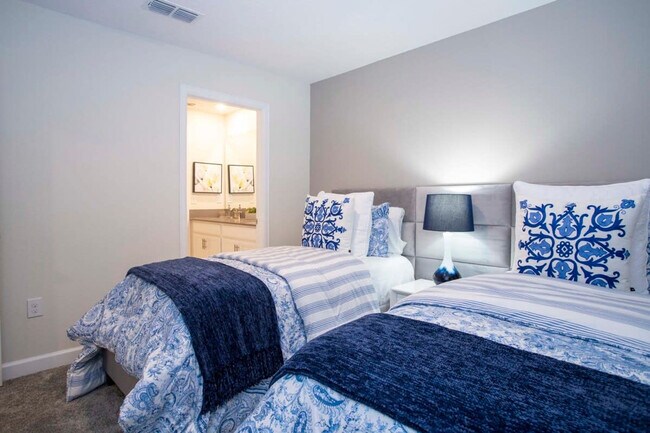 Building Photo - 2713 Bookmark Dr