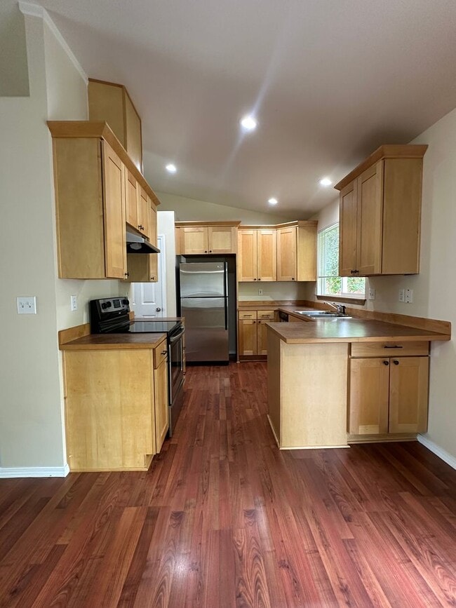 Building Photo - Granite Falls Rambler
