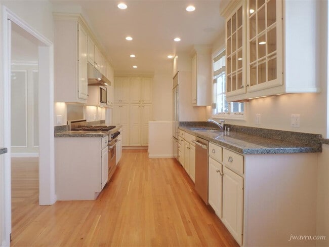 Building Photo - 40 Santa Paula Ave