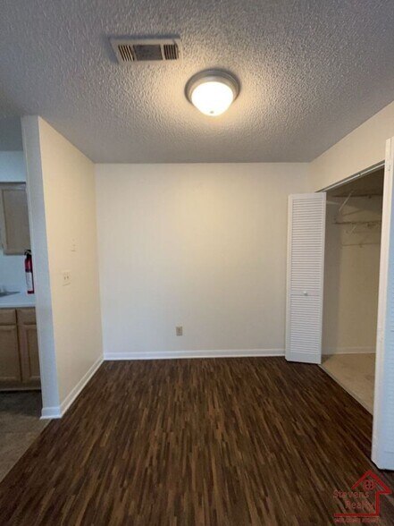 Building Photo - 430 Oriole Dr