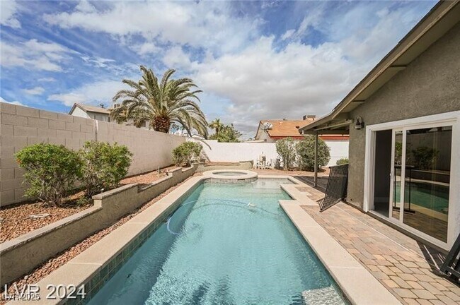 Building Photo - 3991 Redwood St