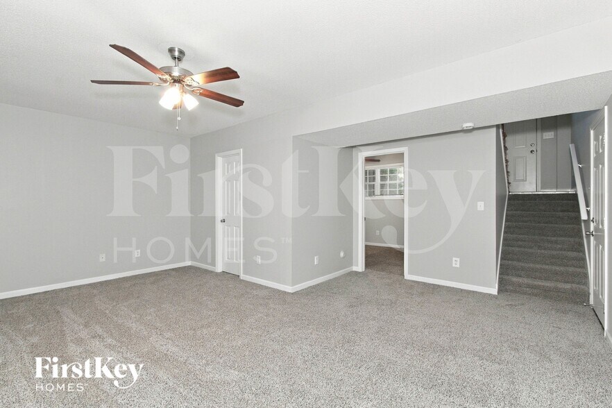 Building Photo - 1011 Hickory Cir