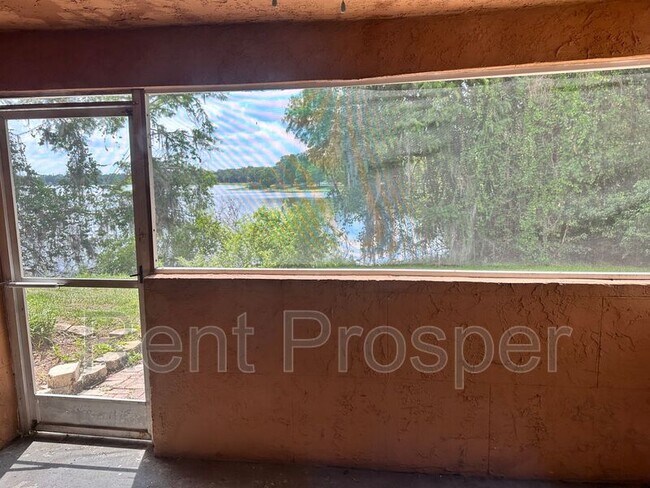 Building Photo - 4180 Versailles Dr