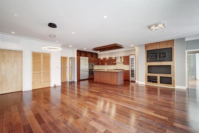 Building Photo - 1600 Barton Springs Rd