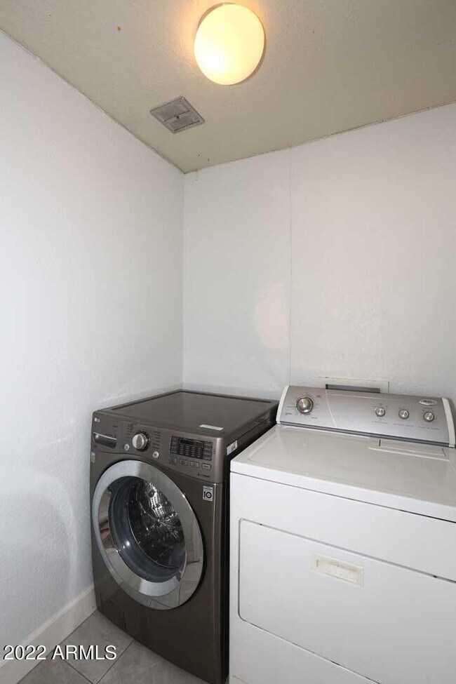 Building Photo - 8428 N 16th Pl