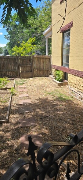 Building Photo - 1057 S 900 E