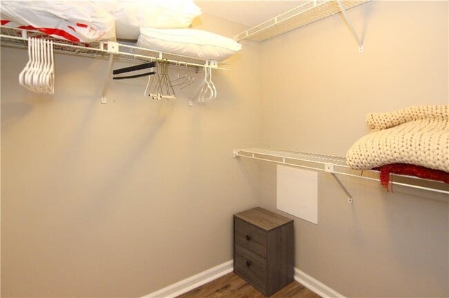 Building Photo - 875 Wimbledon Dr