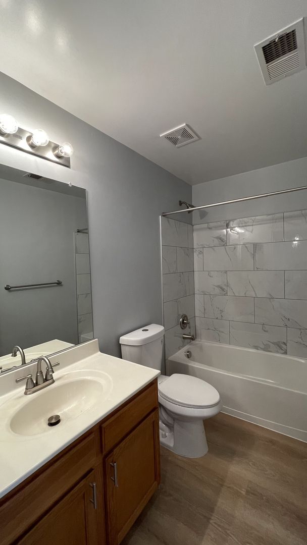 Building Photo - Idlewild Townhome