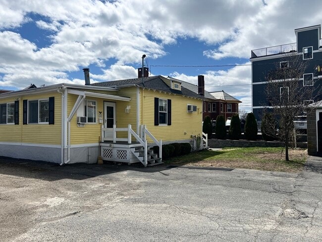 Building Photo - 29R Cutler St