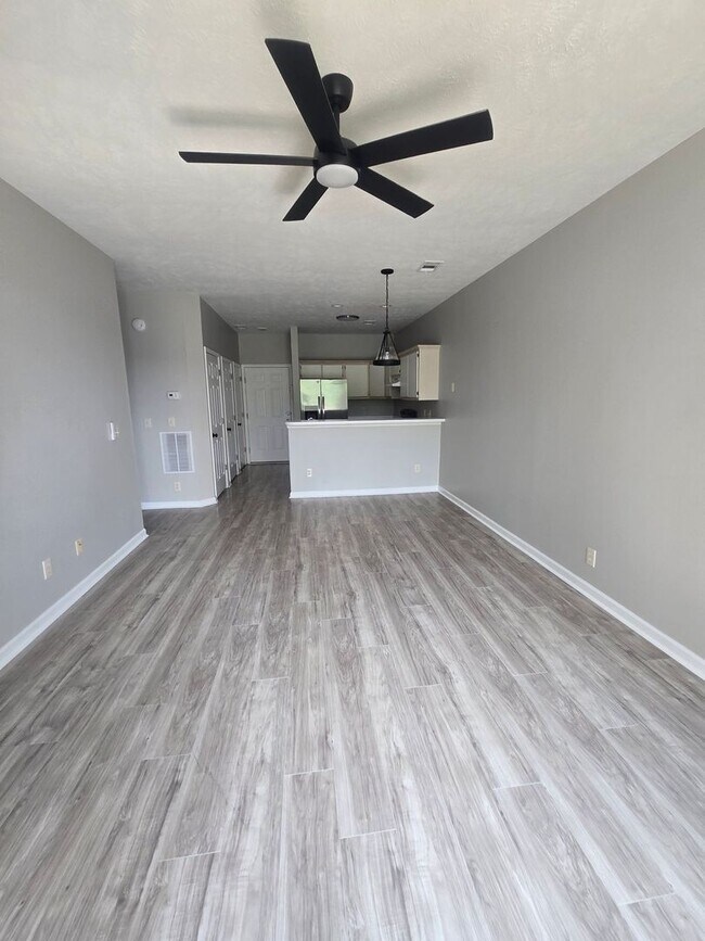 Building Photo - 504 River Oaks Dr