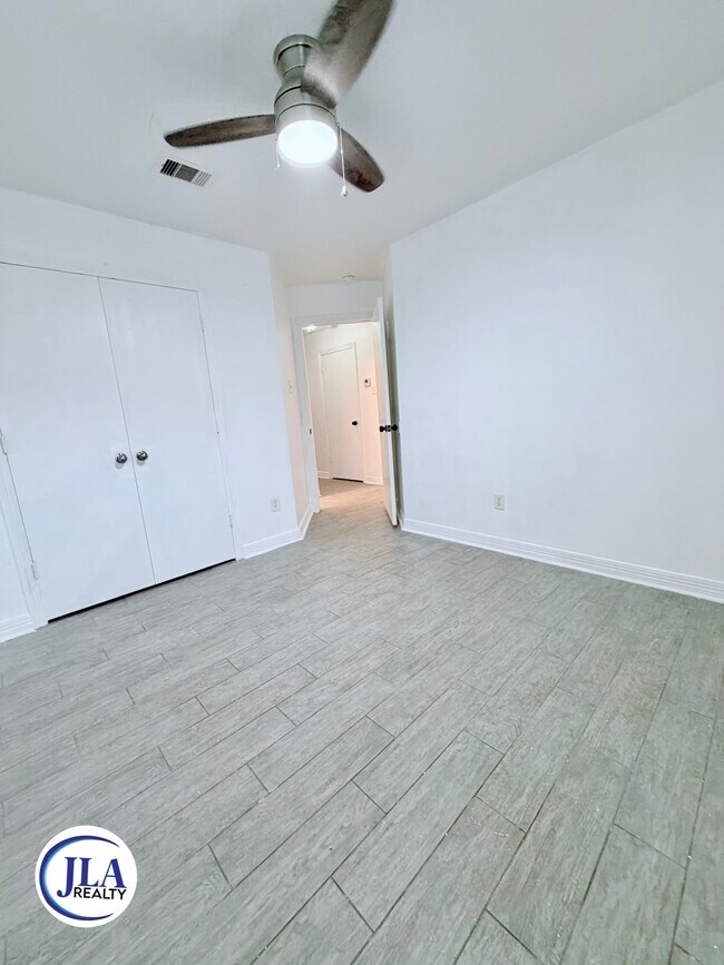 Building Photo - 21604 Horseshoe Dr